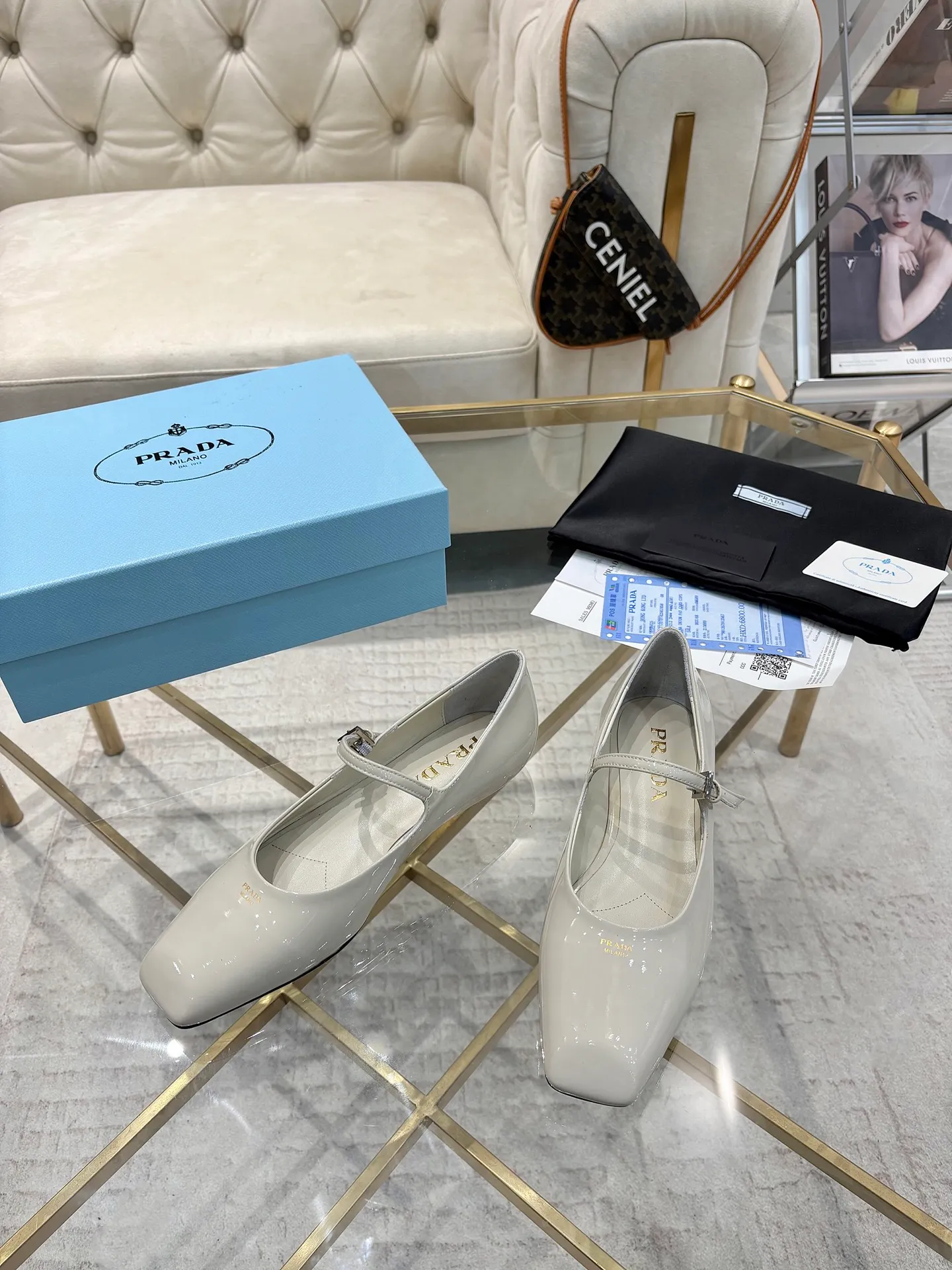 👟👟Ex-factory price 580👟👟 (imitation leather bottom-20) New arrival 👉Ready stock👈Remove the original board and make a 1:1 replica‼ ️ The highest version of Prada's early spring catwalk hot style 😘The latest spring style Retro Mary Jane series Genuine leather sole, simulated leather sole, a must-have for goddesses Super comfortable on the feet, reducing age 👉The upper is made of imported cowhide leather, comfortable and small square toe, retro and playful, lining + foot pads, imported sheepskin lining, breathable and comfortable (1.5 high small insert heel) ) Matched private model buckle (all original logos) Size 35M-39M (34 40 41 42 customized, non-returnable and non-exchangeable)